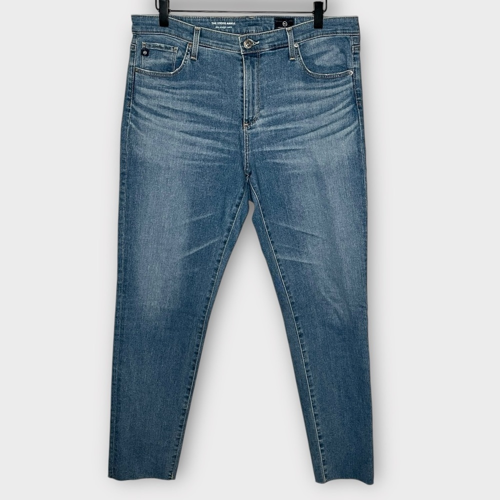 AG Adriano Goldschmied The Stevie Ankle Jeans Light/Medium Wash Cutoff hems